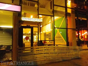 Jared Ely The TriangleSweetgreen, located on Walnut St. betweet 39th and 40th Streets, provides college students with a healthy alternative to the restaurant’s neighbor Bobby’s Burger Palace. Menu options include “signature,” “make-your-own,” “seasonal” salads and a local list of food options.