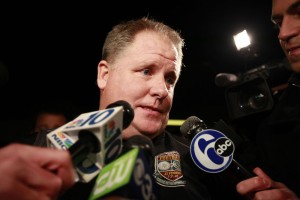 Philadelphia hires Oregon's Kelly as coach