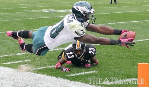 Philadelphia Eagles wide receiver Jeremy Maclin tries to score against Pittsburgh Steelers cornerback Keenan Lewis during the fi rst quarter Oct. 7, 2012, in Pittsburgh.