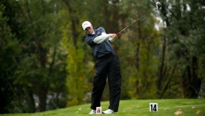 Freshman Avery Schneider tees off during the Old Dominion/OBX Collegieate Invitational.In the tournament, Schneider finished the tournament shooting an overall 237 and finished tied for 71st in the tournament. (Photo courtesy drexeldragons.com)